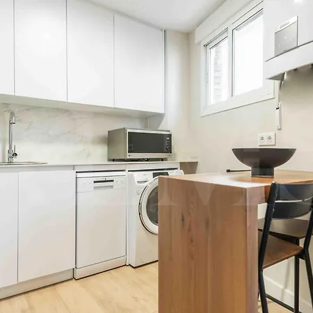 Spacious 3 Bedroom By Rems *