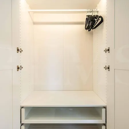 Spacious 3 Bedroom By Rems Apartment *