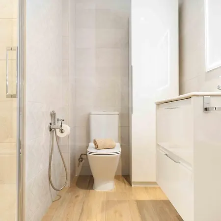 Spacious 3 Bedroom By Rems Málaga