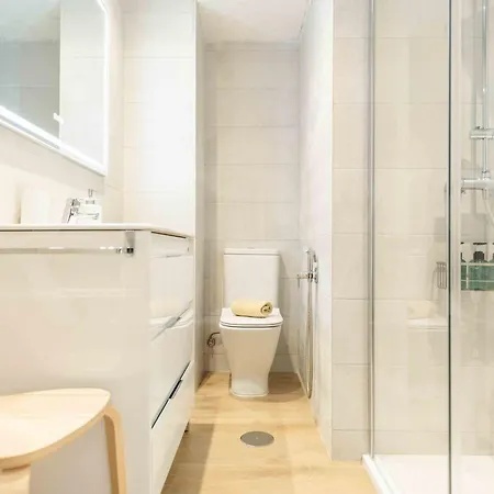 Spacious 3 Bedroom By Rems *